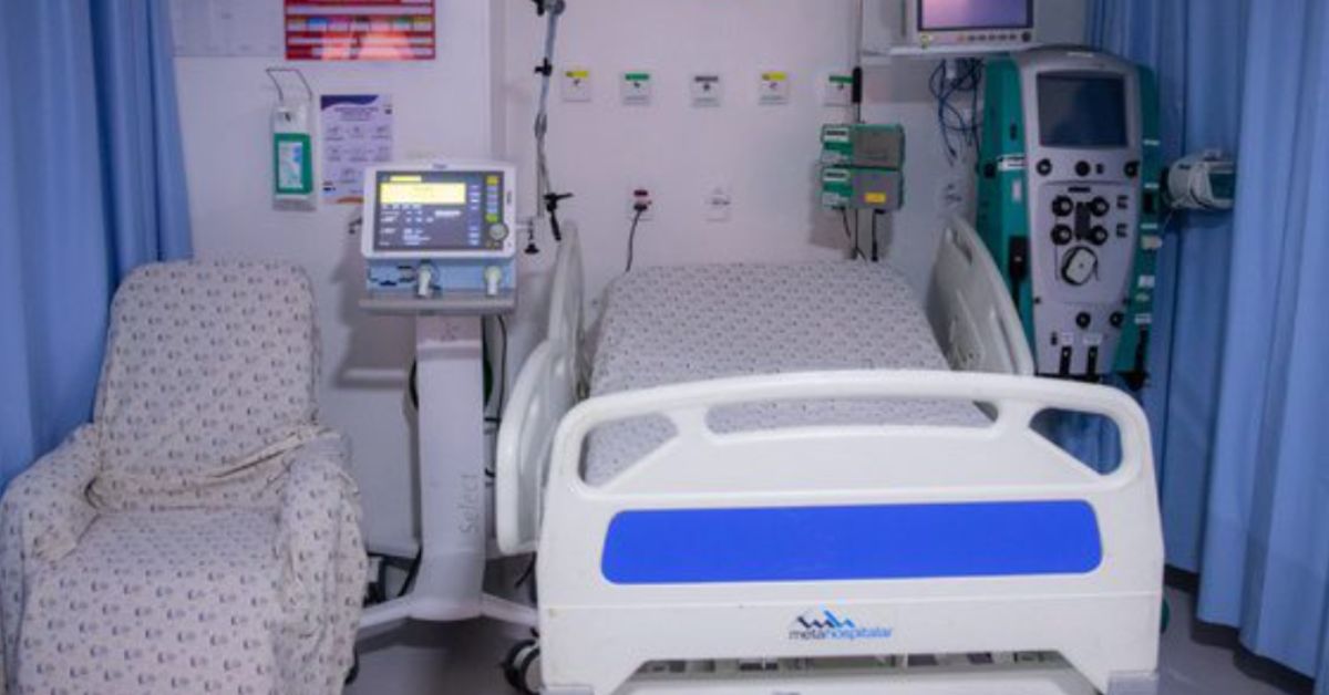 leitos do SUS em hospital público brasileiro com equipamentos hospitalares