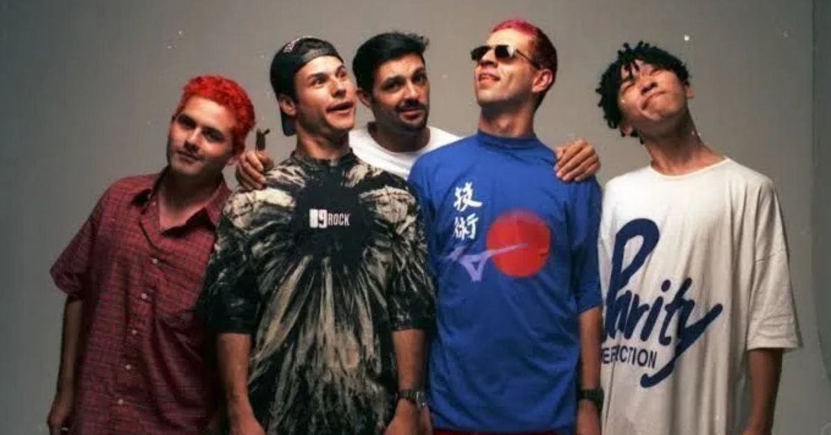 Integrantes da banda em foto histórica relacionada ao Memorial Mamonas Assassinas em Guarulhos