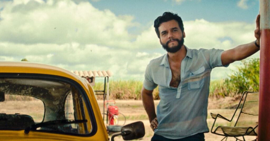 Wagner Moura em cena de O Agente Secreto na Netflix, filme brasileiro indicado ao Oscar 2026