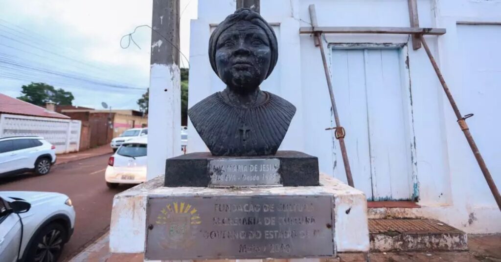 Busto de Eva Maria de Jesus no quilombo Tia Eva em Campo Grande reconhecido como patrimônio histórico