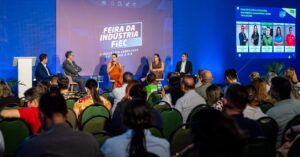 Indústria discute riscos psicossociais no trabalho em debate do SESI Ceará na Feira da FIEC