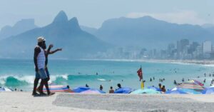Turistas estrangeiros no Brasil superam 2,6 milhões e aquece serviços locais