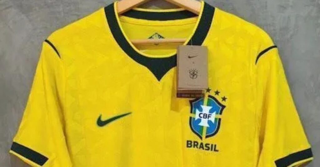 uniformes da Copa do Mundo da Seleção Brasileira camisa amarela com detalhes verdes