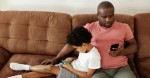 Pais ganham mais controle com novo sistema do WhatsApp para menores de idade