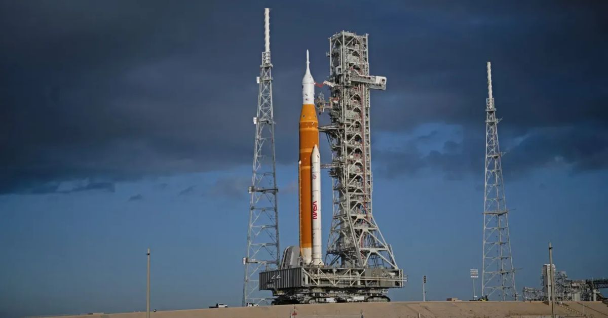 Foguete da NASA na missão Artemis II com participação do Brasil na Artemis II rumo à órbita da Lua