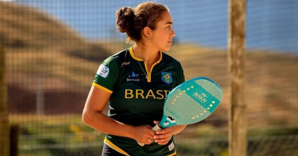 brasileira quebra recorde mundial no críquete feminino durante partida internacional