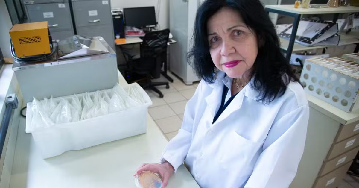 Cientista brasileira Mariangela Hungria em laboratório da Embrapa desenvolvendo tecnologia sustentável para reduzir fertilizantes no agro