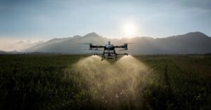 Drones na agricultura disparam no Brasil e mudam a forma de produzir no campo