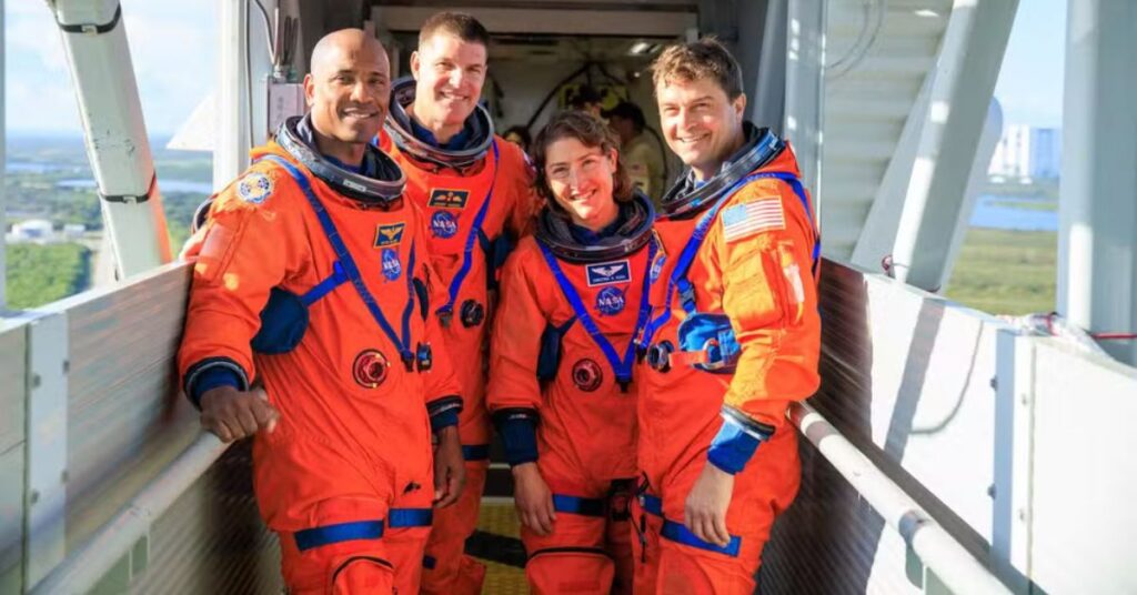 Lançamento da Artemis II com foguete SLS da NASA na plataforma rumo à Lua