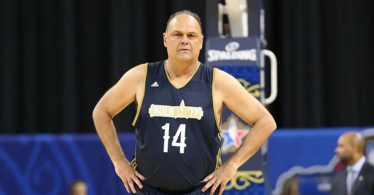 Oscar Schmidt durante carreira no basquete, maior ídolo do basquete brasileiro em quadra com uniforme número 14