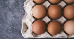 Preço dos ovos cai, alivia bolso e deve continuar nos próximos meses