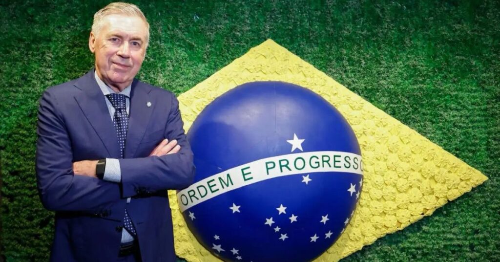 Carlo Ancelotti posa ao lado de símbolo da Seleção Brasileira após renovação até 2030