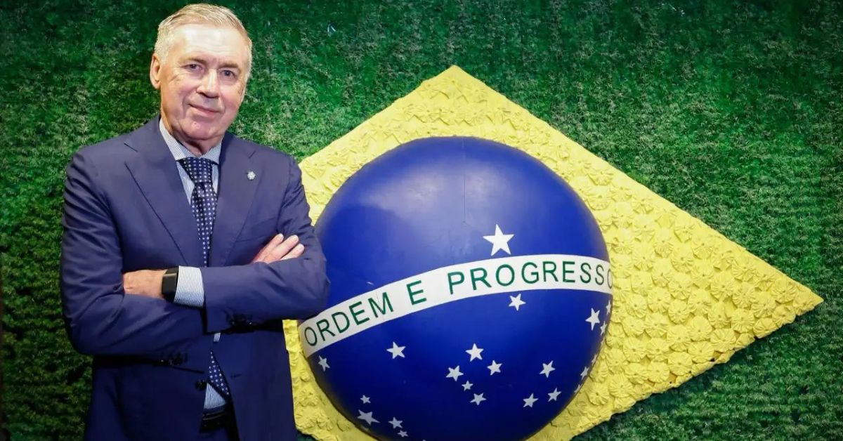 Carlo Ancelotti posa ao lado de símbolo da Seleção Brasileira após renovação até 2030