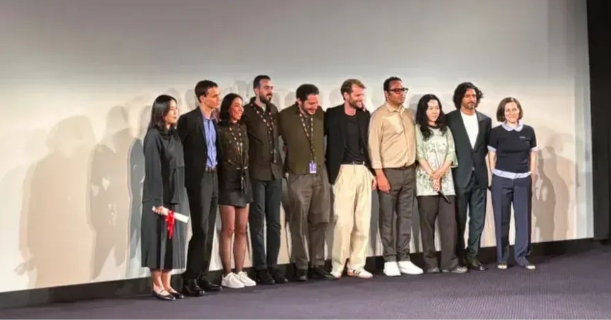 Equipe do curta brasileiro Laser-gato durante premiação no Festival de Cannes 2026