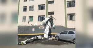 Duas pessoas desembarcam de avião em BH e ajudam a reduzir vítimas na queda