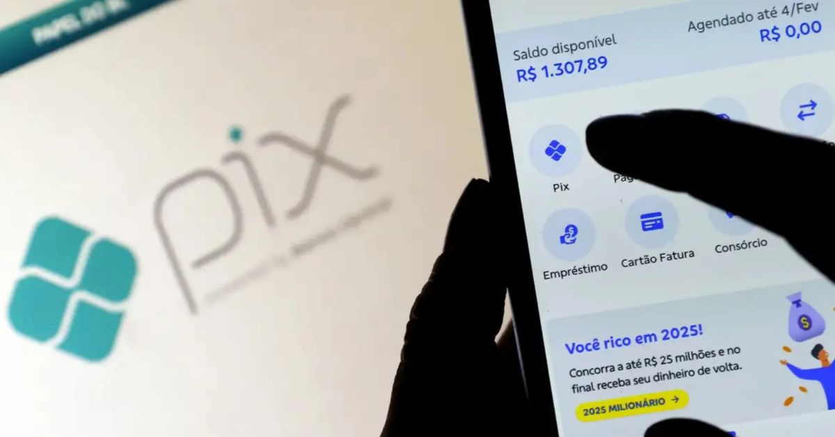 Aplicativo bancário mostra opção de empréstimo via Pix em celular