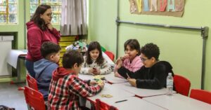Estudantes superdotados poderão avançar de série com nova política aprovada no Senado