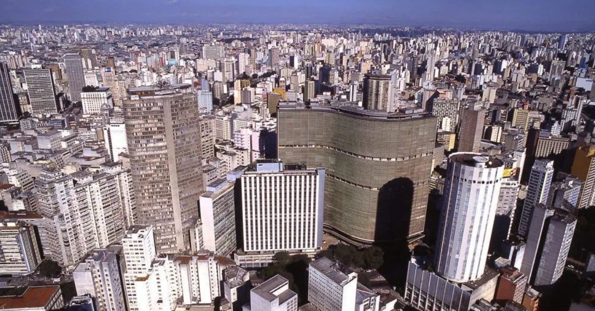 Vista aérea de São Paulo usada em estudo da USP sobre mapa de vulnerabilidade energética e risco de apagões