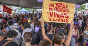 Pensão para órfãos do feminicídio começa a valer e amplia apoio a famílias após a perda da mãe