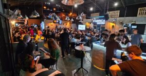 Pint of Science Fortaleza usa bares para aproximar ciência da população com debates da Unifor