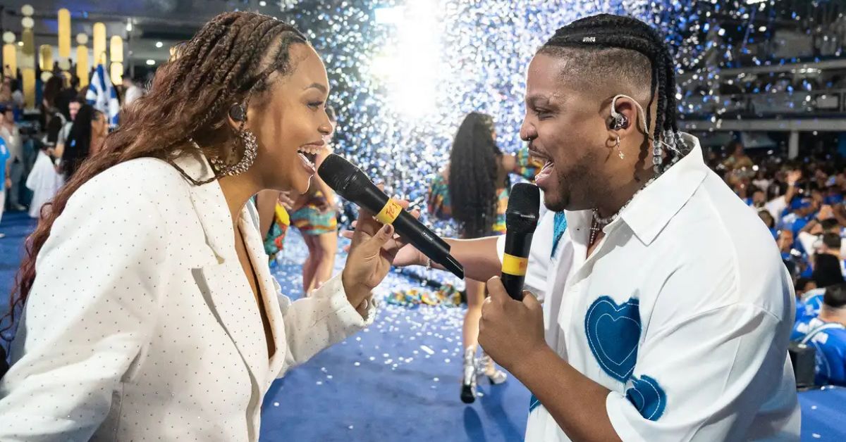 Mulher intérprete no carnaval do Rio, Jéssica Martin canta pela Beija-Flor durante desfile na Sapucaí