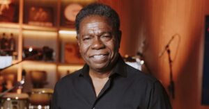 Paulinho da Costa vira o primeiro brasileiro com estrela na Calçada da Fama de Hollywood