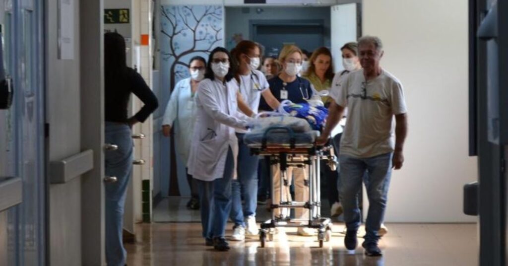 Menino internado desde bebê deixa hospital pela primeira vez com apoio do programa Melhor em Casa do SUS