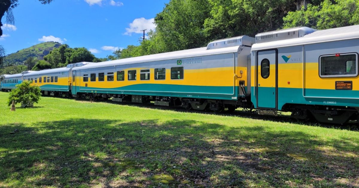 Trem de Férias da Vale durante viagem entre Minas Gerais e Espírito Santo pela Estrada de Ferro Vitória a Minas