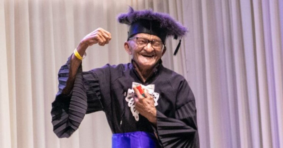 Severino participa da formatura aos 94 anos após concluir processo de alfabetização na terceira idade no Piauí