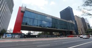 Bolsistas no Masp recebem mentoria, portfólio e apoio para universidades