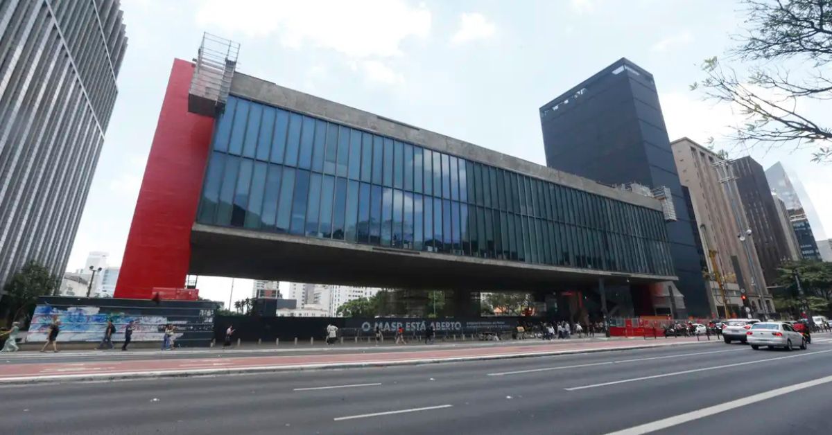 Fachada do Museu de Arte de São Paulo (Masp), que abriu vagas para estudantes bolsistas em programa pré-universitário com mentoria e portfólio universitário.