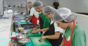 Desemprego no Brasil cai enquanto ocupação alcança mais de 102 milhões de trabalhadores