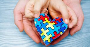 Dia do Orgulho Autista acompanha avanço da inclusão para 2,4 milhões de brasileiros com TEA