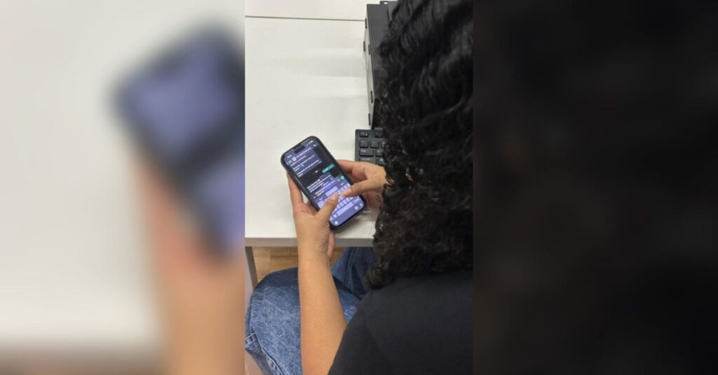 Estudante utiliza a IA Ariel pelo WhatsApp para consultar direitos do estagiário e regras da Lei do Estágio desenvolvidas pela Unifor.
