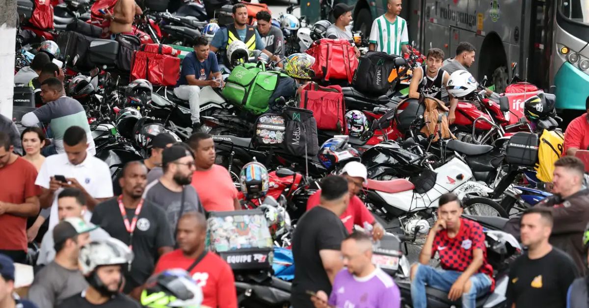 Trabalhadores de aplicativos participam de mobilização enquanto a OIT debate direitos dos trabalhadores de aplicativos e regras para o trabalho digital