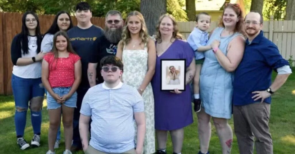 Família de Emily Matejovitz se reúne com receptores dos órgãos da adolescente durante homenagem que destacou a importância da doação de órgãos e dos transplantes.