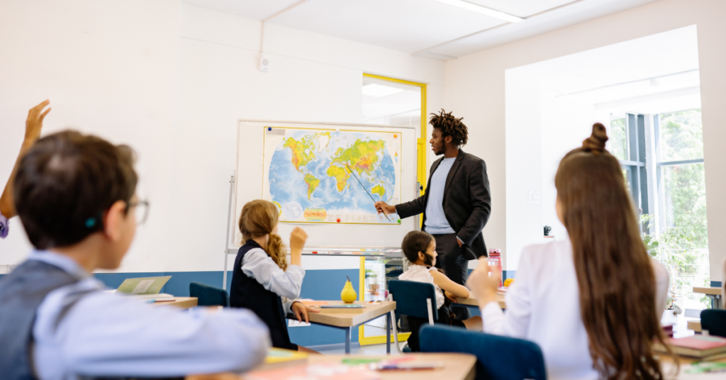Educação política e cidadania poderão passar a fazer parte da formação de estudantes da educação básica em todo o país.