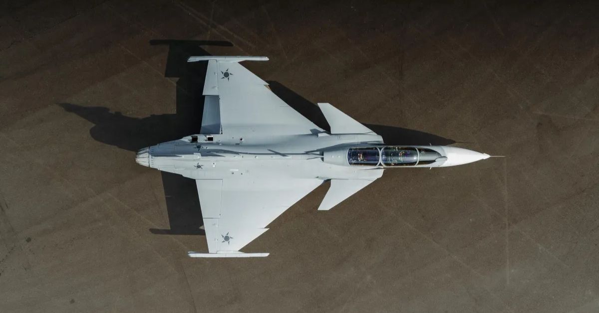 Gripen F no Brasil durante apresentação para a FAB em programa que fortalece a indústria aeroespacial e a transferência de tecnologia