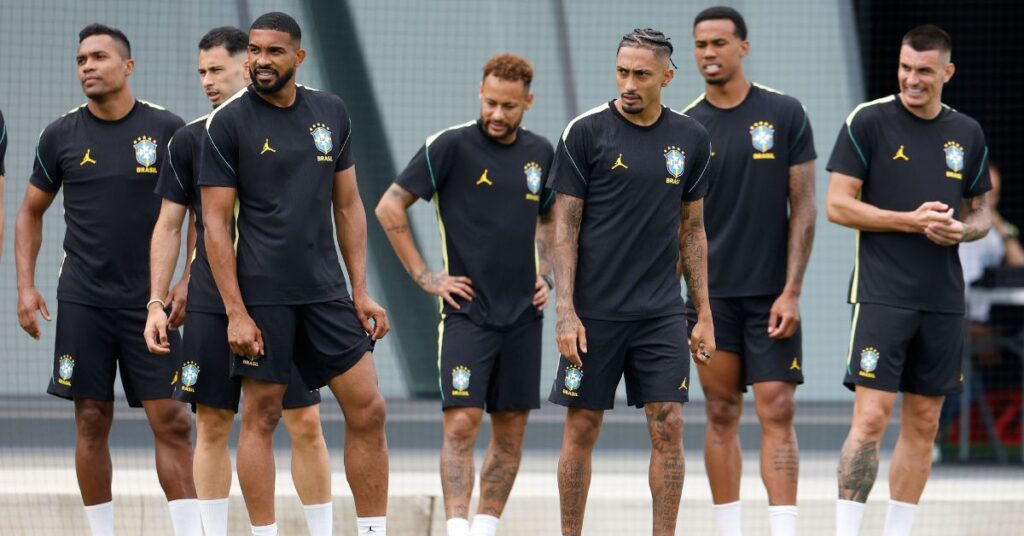 Jogadores da Seleção Brasileira durante treinamento; Hino Nacional Brasileiro foi eleito o hino mais bonito entre os países da Copa do Mundo de 2026 pelo The New York Times.
