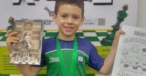 Aluno de 7 anos alcança final mundial de matemática e reforça educação no Ceará