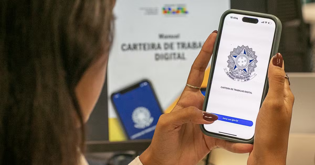 Carteira assinada alcança 57,8% dos jovens ocupados e acompanha a recuperação do mercado de trabalho entre brasileiros de 14 a 24 anos.