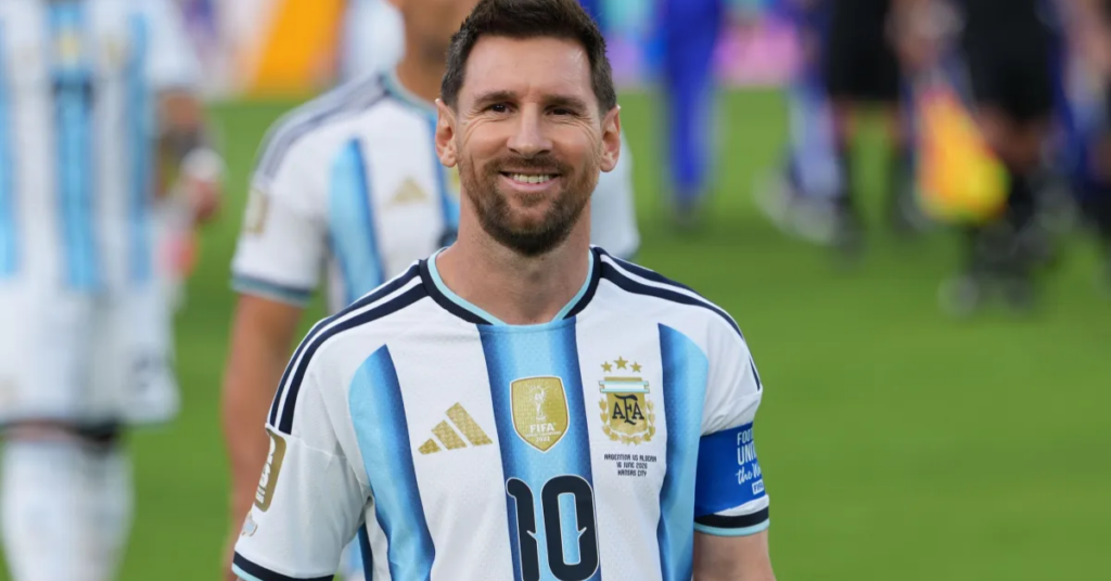 Com um hat-trick diante da Argélia, Messi igualou um recorde histórico, superou Rivellino e transformou a estreia argentina em uma noite memorável.