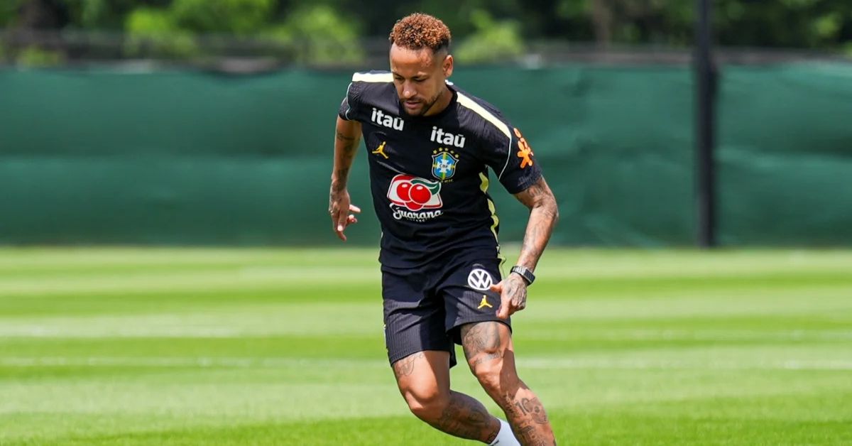 Neymar recuperado participa de treino da Seleção Brasileira antes do jogo contra a Escócia pela Copa do Mundo