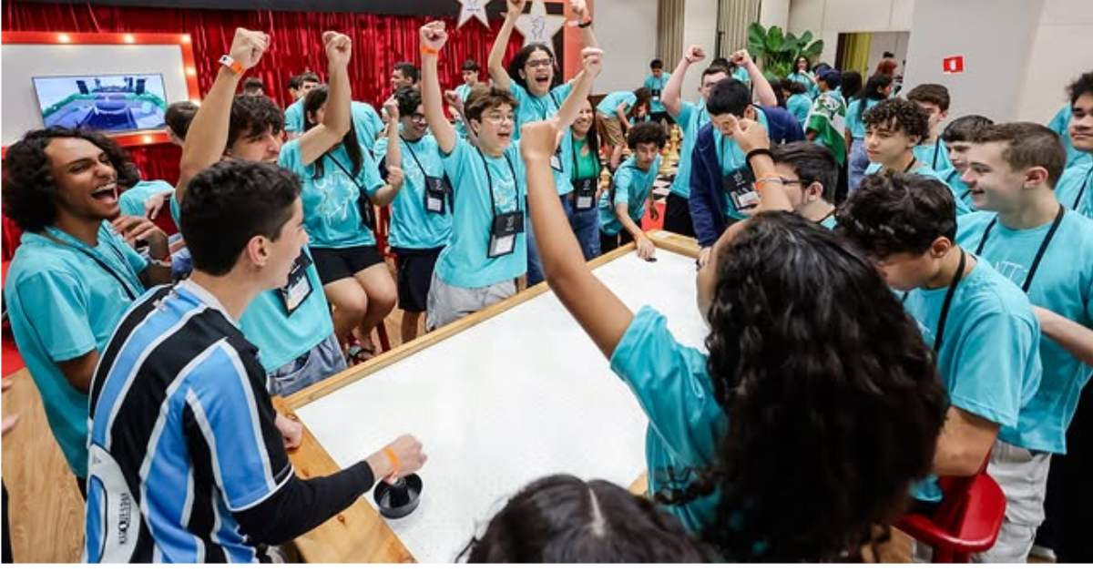 Estudantes participam de atividade da Olimpíada Brasileira de Matemática das Escolas Públicas (Obmep) durante a competição.