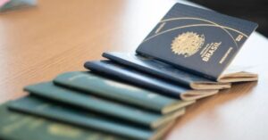 Passaporte brasileiro sobe no ranking e vira o 2º mais forte da América Latina