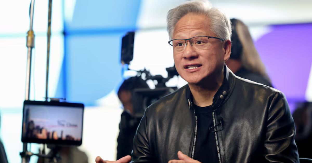 Jensen Huang, CEO da Nvidia, durante apresentação sobre avanços em PC com inteligência artificial e processamento local de IA