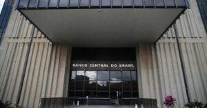 Queda da taxa Selic para 14,25% em 3ª redução seguida amplia perspectiva de crédito e emprego