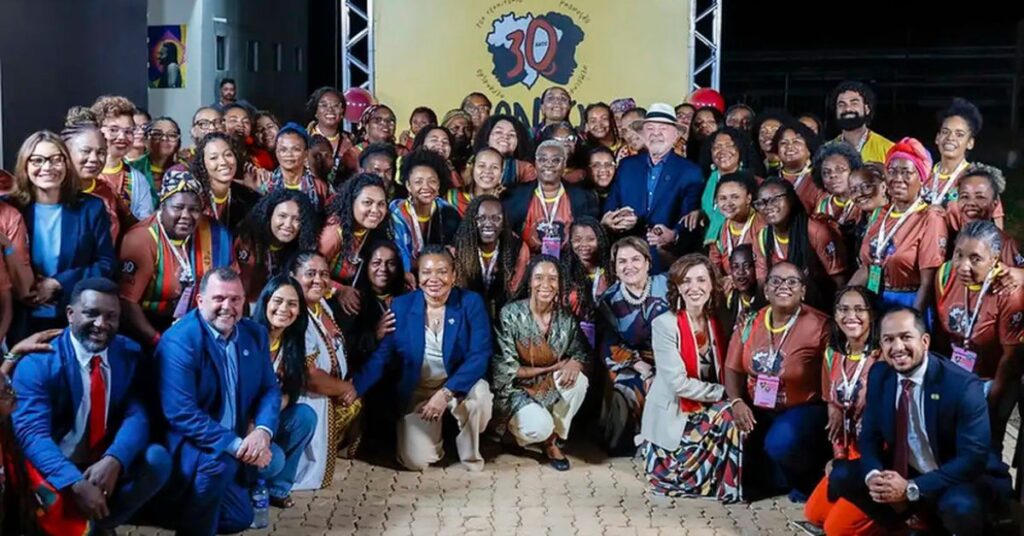 Mulheres quilombolas participam de encontro nacional em Brasília durante anúncio de medidas de regularização quilombola que ampliam a titulação de territórios tradicionais.