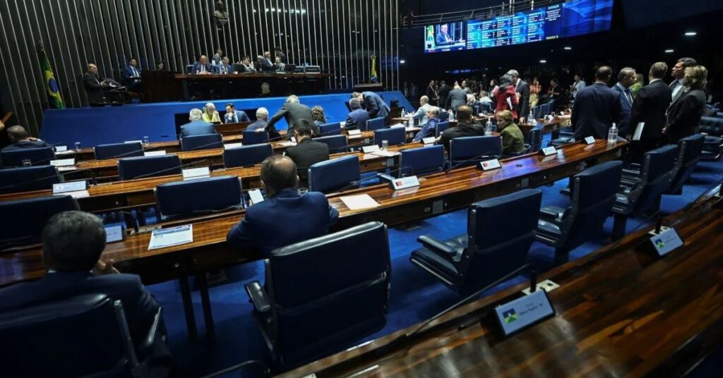 Senado Federal aprova a Universidade do Esporte durante sessão plenária em Brasília