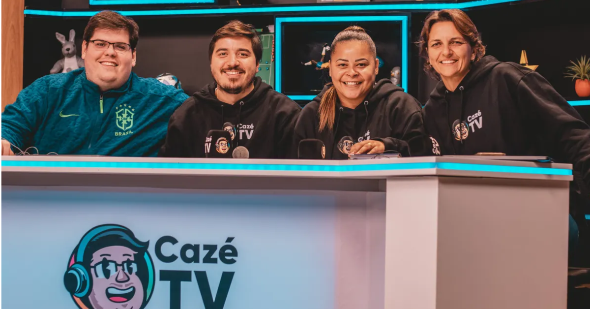 Time da CazéTV durante a cobertura da Copa do Mundo. O canal destinou 40 toneladas de alimentos para famílias em Recife, Salvador e Fortaleza.